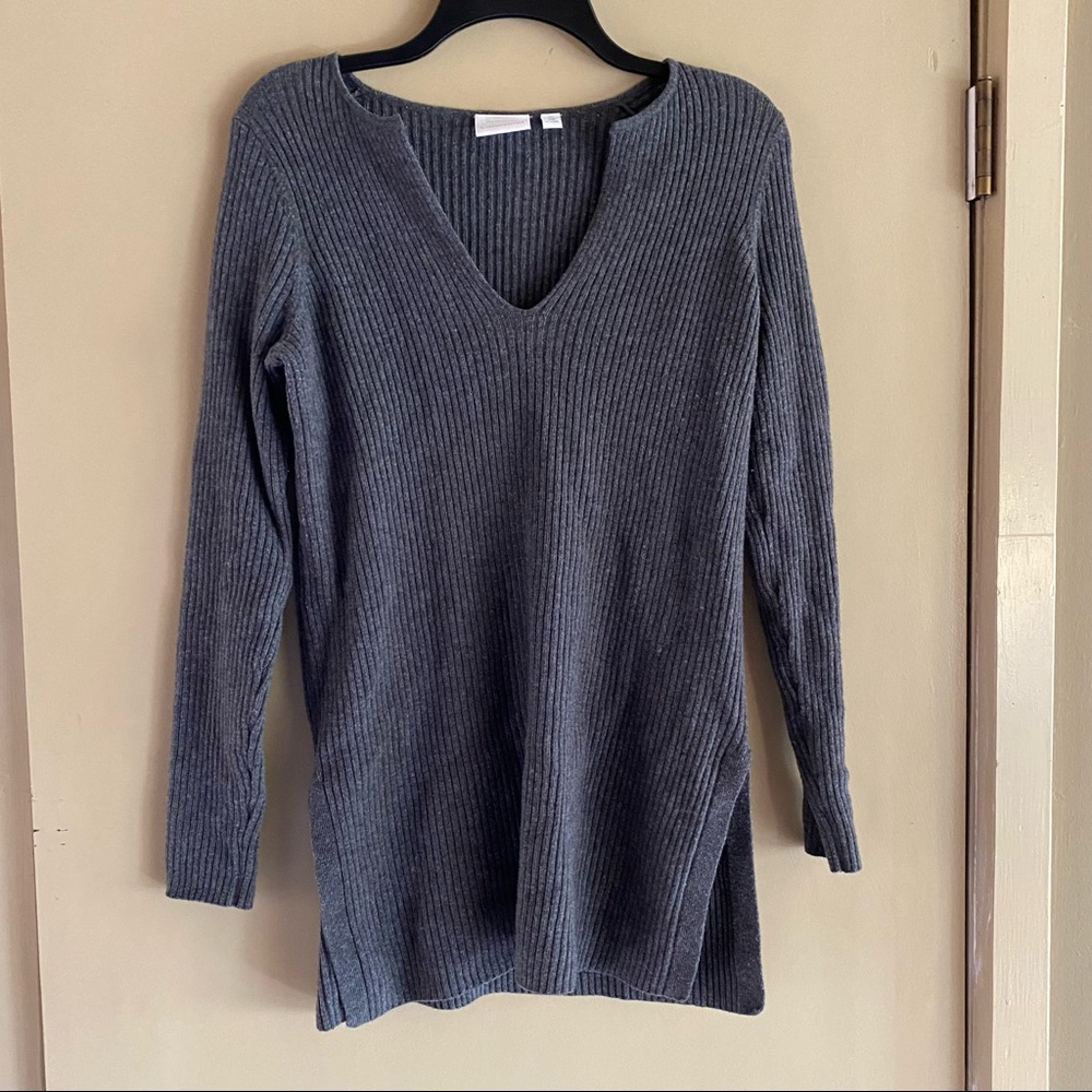 Anthropologie grey v neck sweater size xs